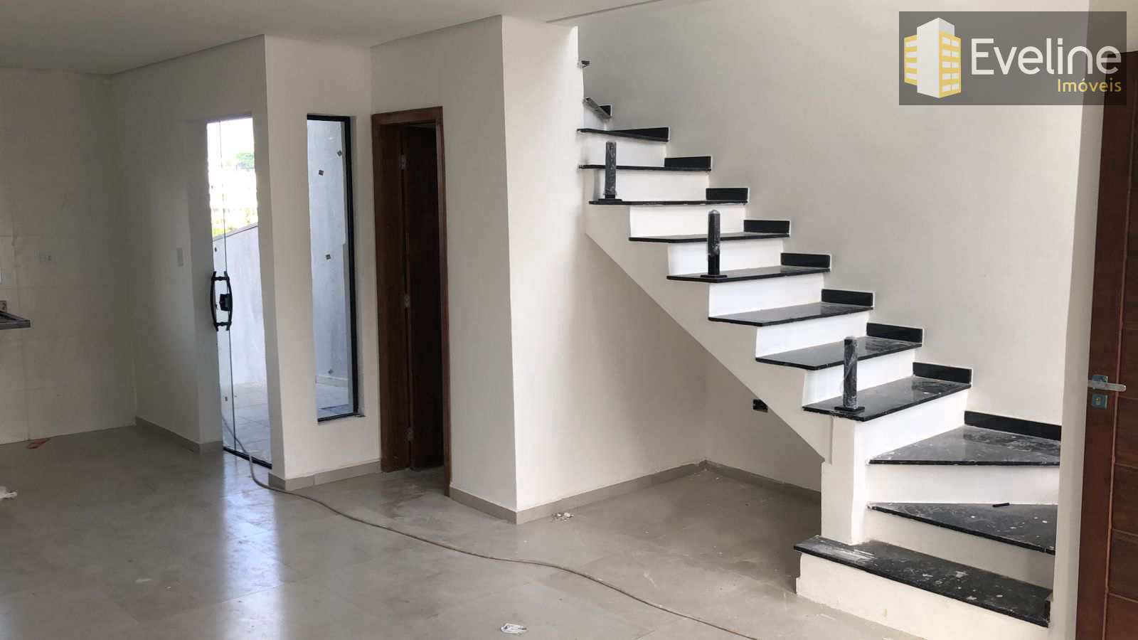 Casa à venda com 3 quartos, 100m² - Foto 3