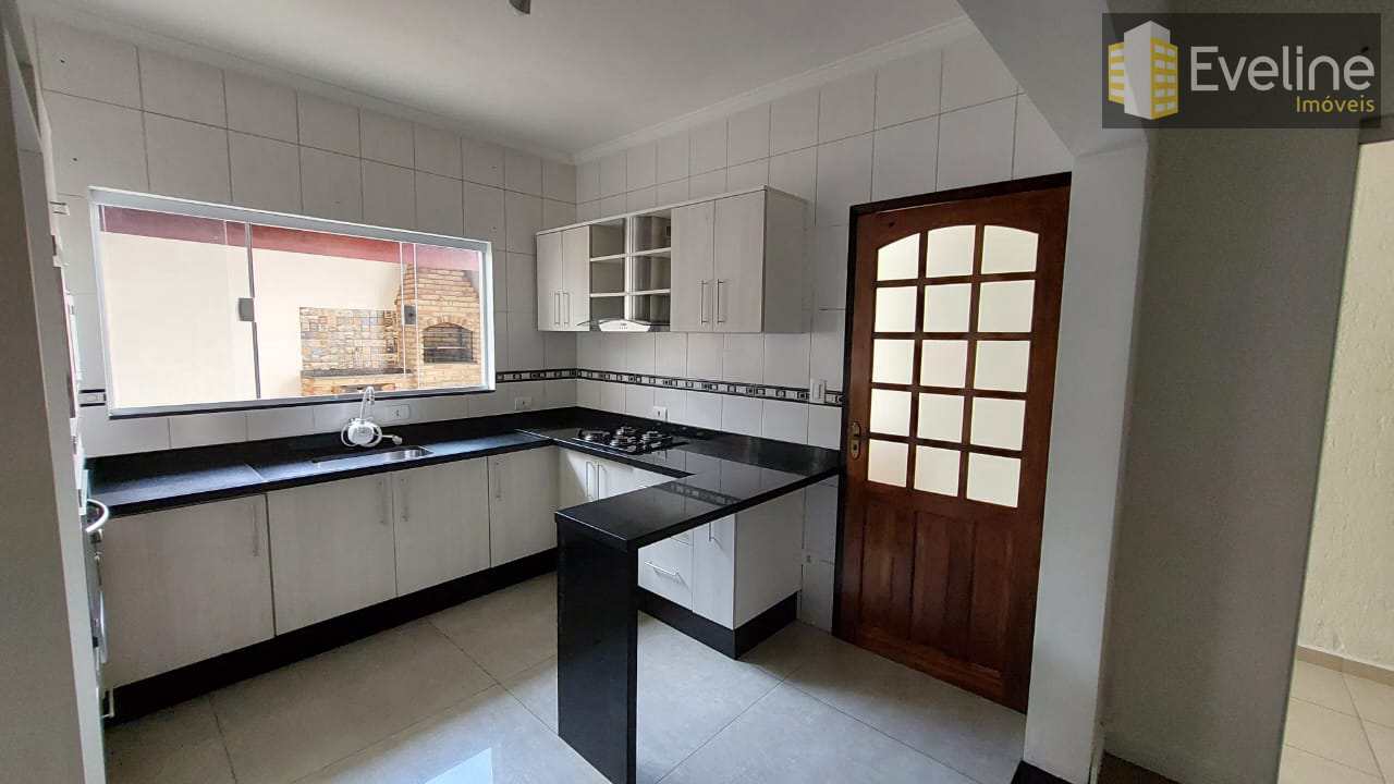 Casa à venda com 3 quartos, 210m² - Foto 5