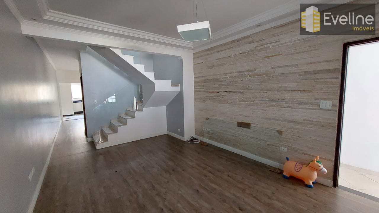 Casa à venda com 3 quartos, 210m² - Foto 2