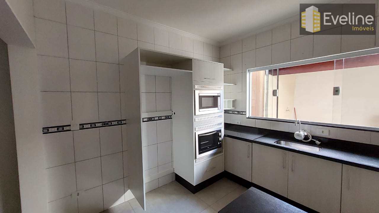 Casa à venda com 3 quartos, 210m² - Foto 6