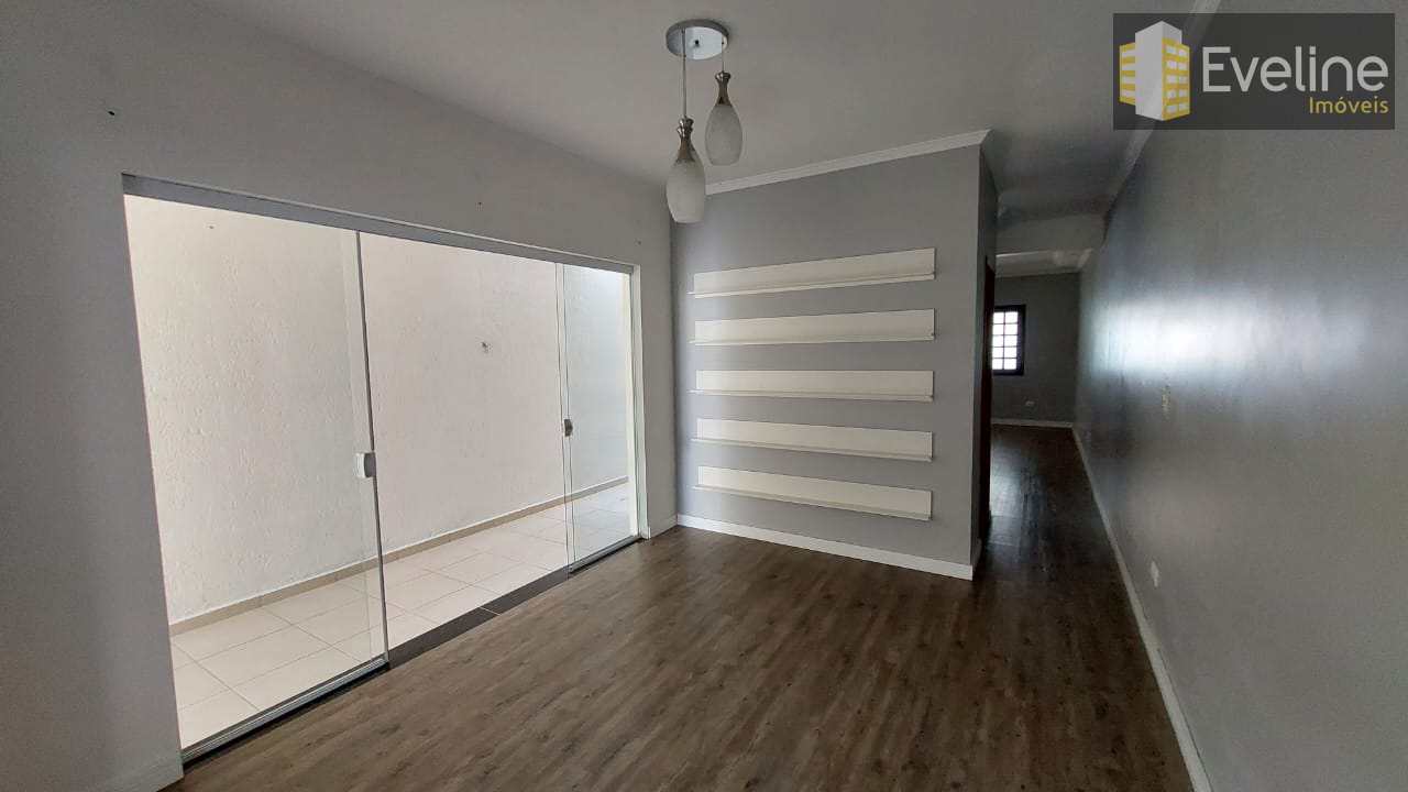 Casa à venda com 3 quartos, 210m² - Foto 3