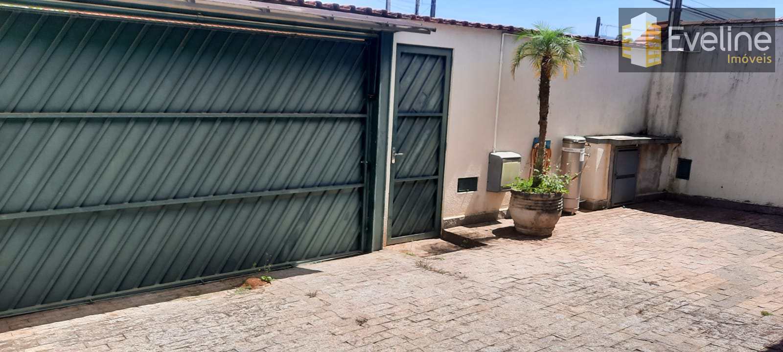 Casa à venda com 4 quartos, 220m² - Foto 2