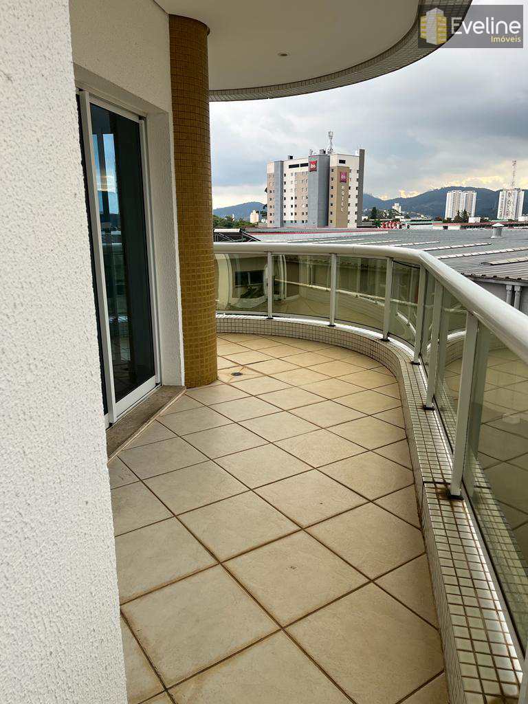 Apartamento à venda com 4 quartos, 218m² - Foto 4