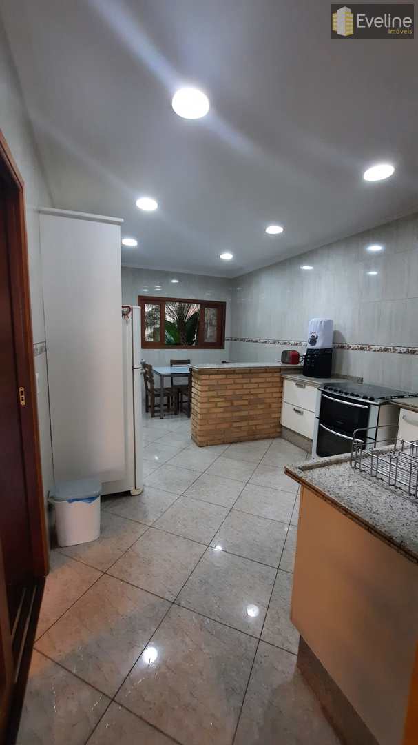 Casa à venda com 3 quartos, 300m² - Foto 14