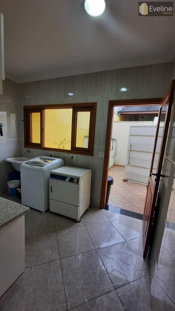 Casa à venda com 3 quartos, 300m² - Foto 17