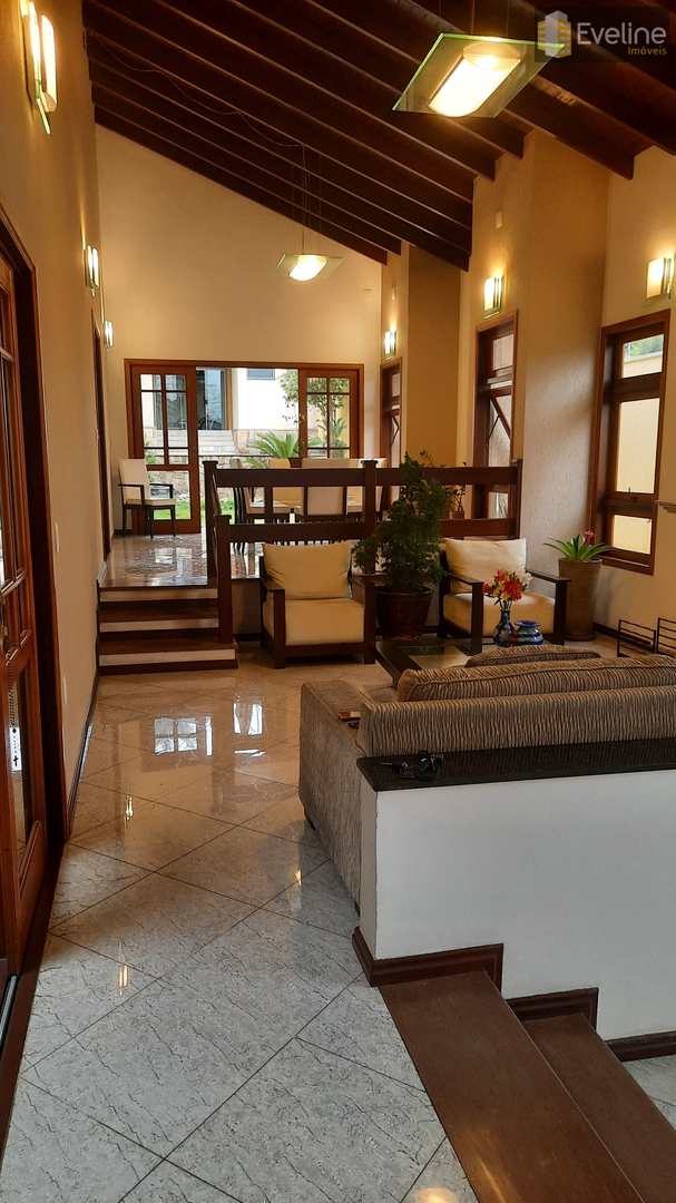 Casa à venda com 3 quartos, 300m² - Foto 1