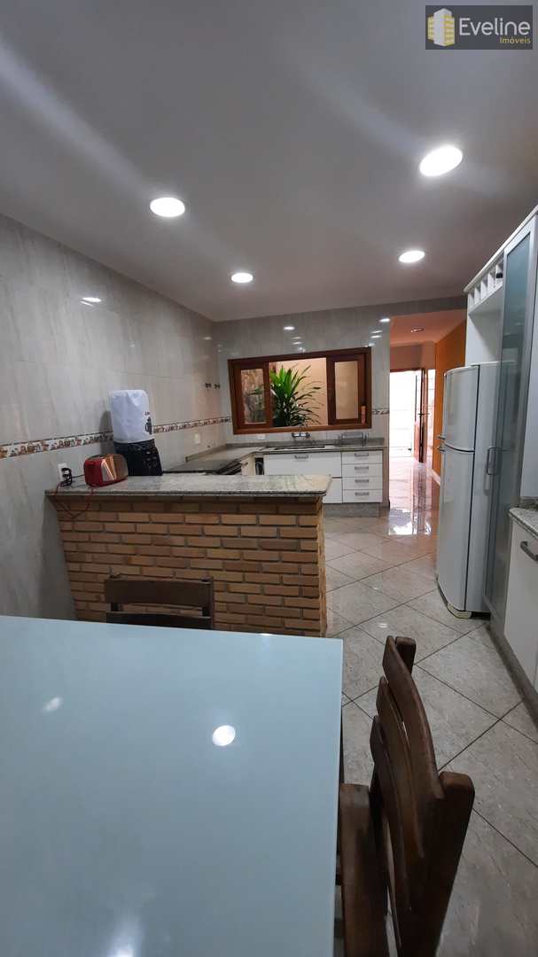 Casa à venda com 3 quartos, 300m² - Foto 16