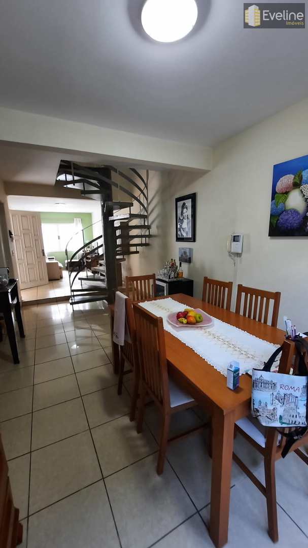 Casa à venda com 3 quartos, 175m² - Foto 1