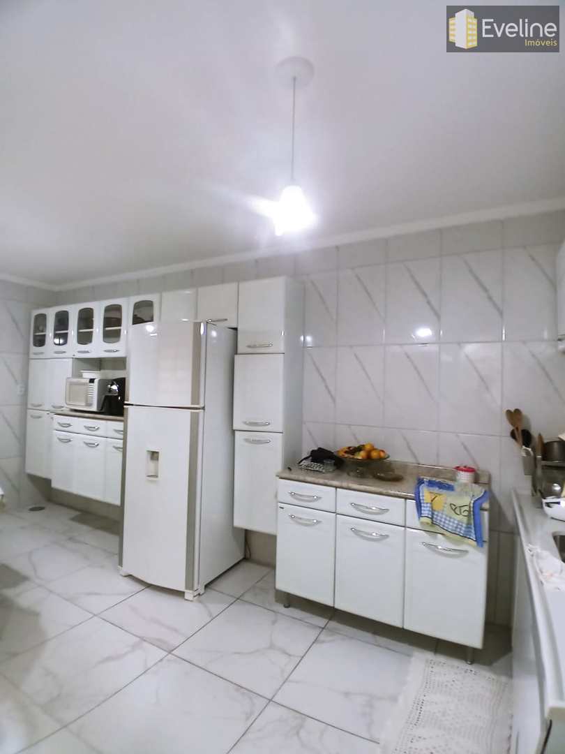 Casa à venda com 3 quartos, 200m² - Foto 5