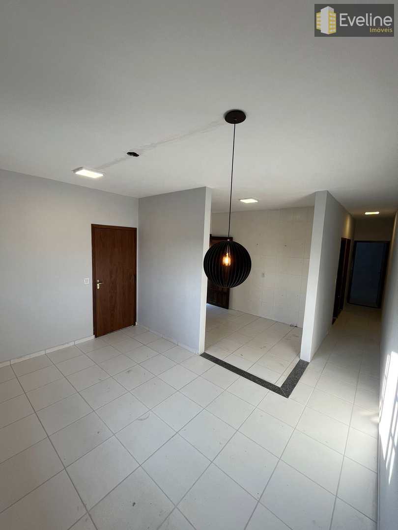 Casa à venda com 2 quartos, 78m² - Foto 2