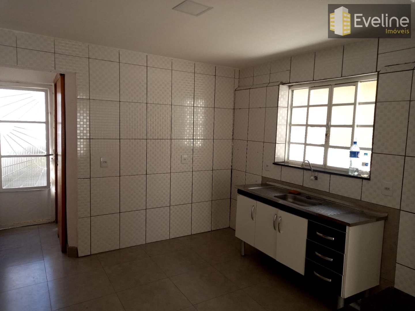 Casa para alugar com 2 quartos, 50m² - Foto 3