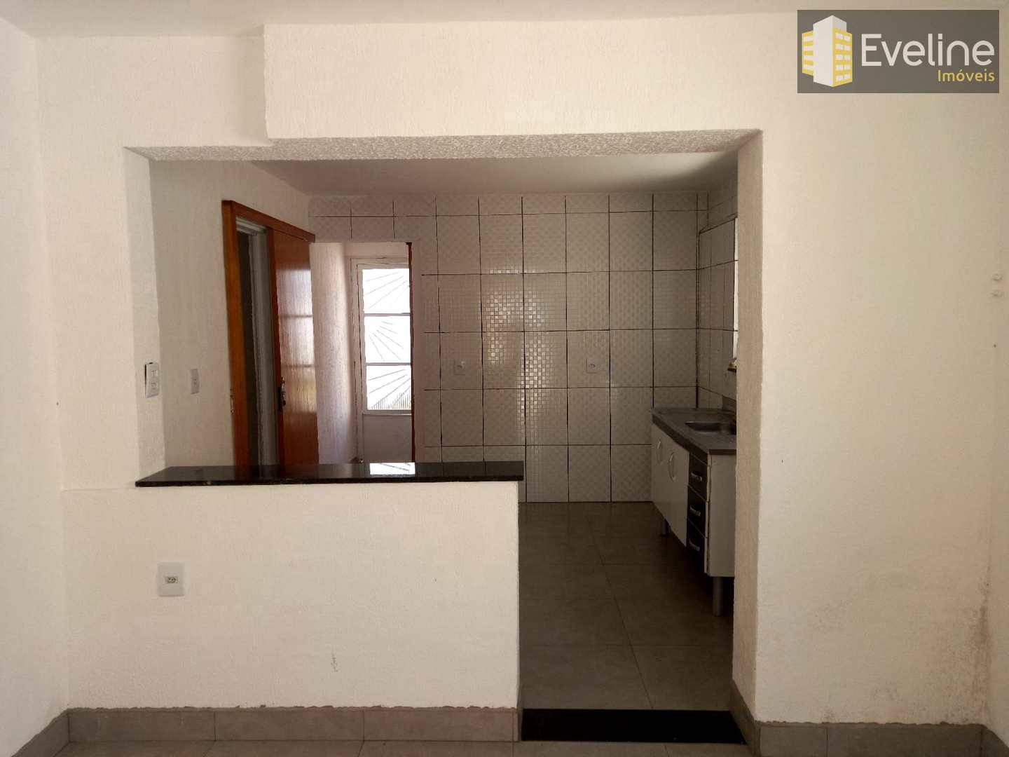 Casa para alugar com 2 quartos, 50m² - Foto 1