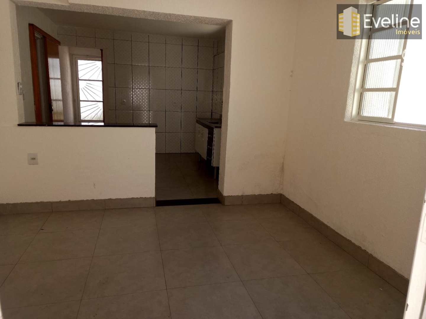 Casa para alugar com 2 quartos, 50m² - Foto 2