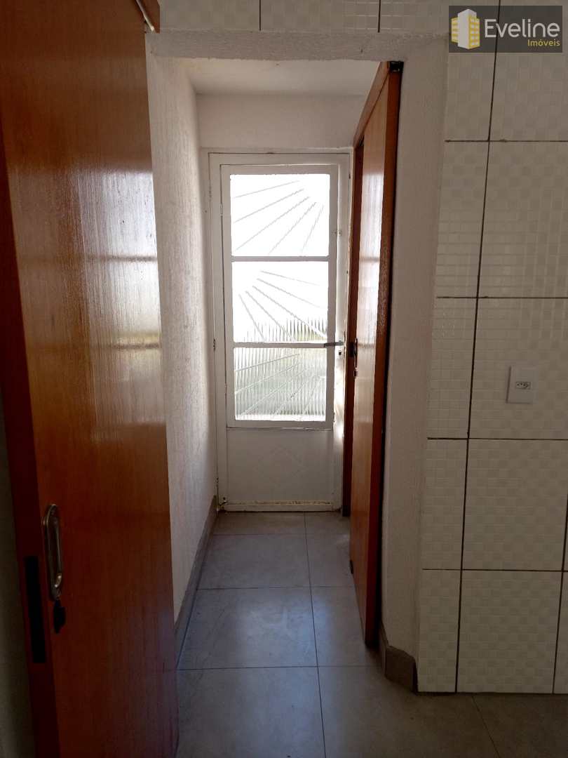 Casa para alugar com 2 quartos, 50m² - Foto 6