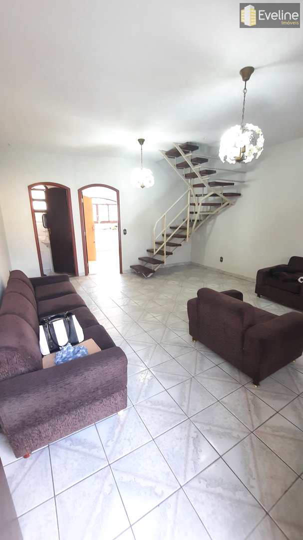 Casa à venda com 3 quartos, 90m² - Foto 1