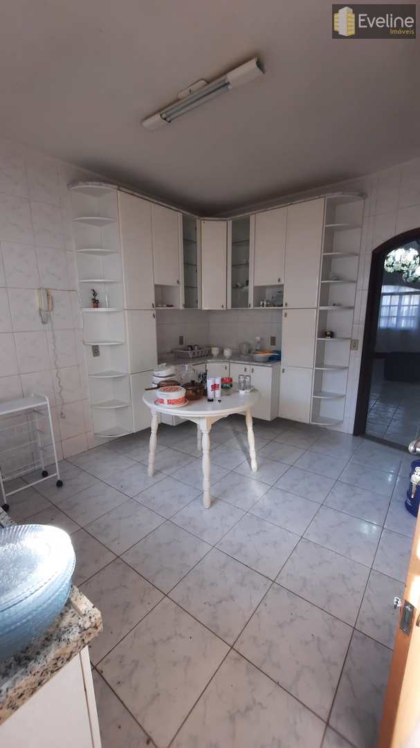 Casa à venda com 3 quartos, 90m² - Foto 4