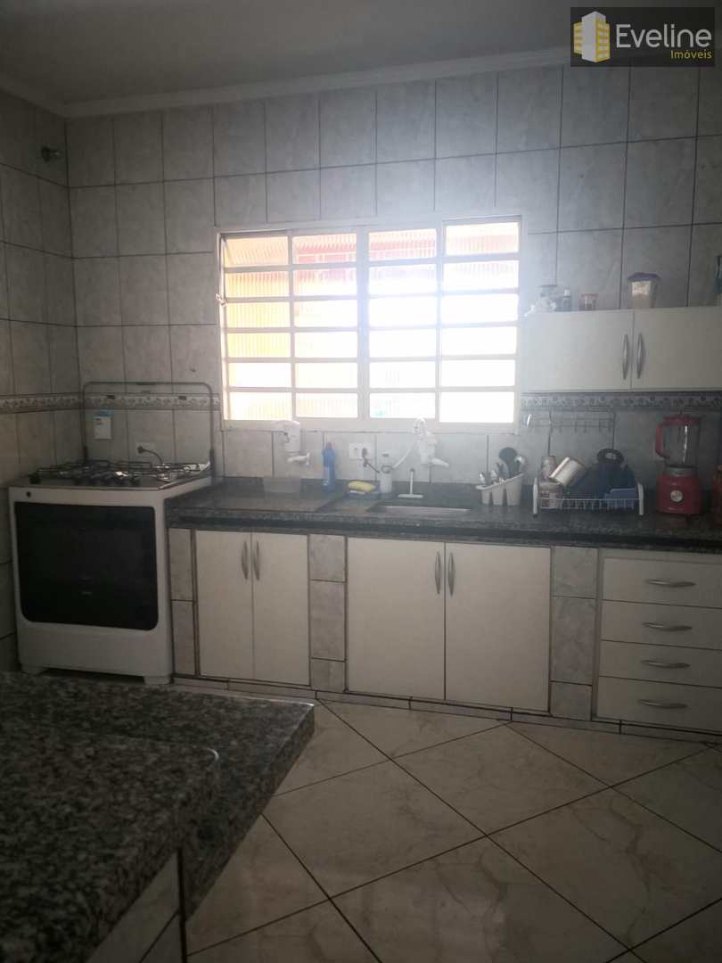 Casa à venda com 4 quartos, 339m² - Foto 9