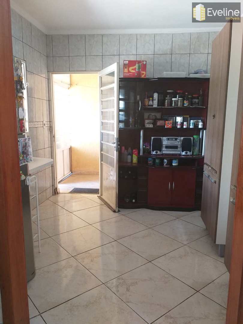 Casa à venda com 4 quartos, 339m² - Foto 11