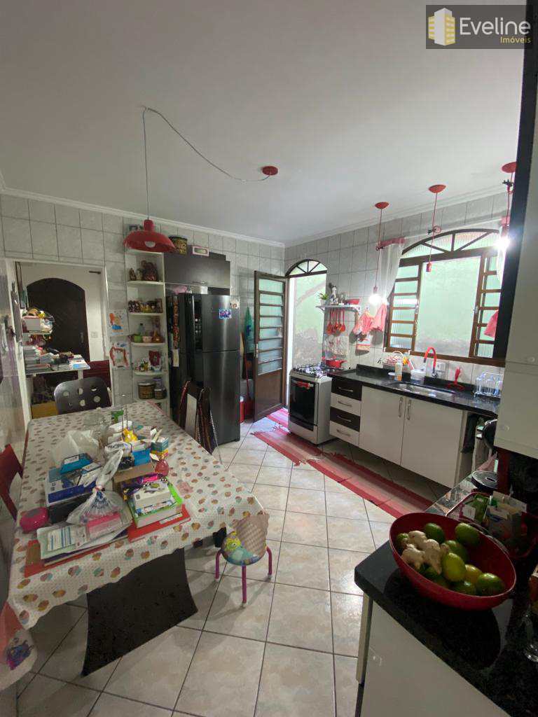 Casa à venda com 2 quartos, 125m² - Foto 13