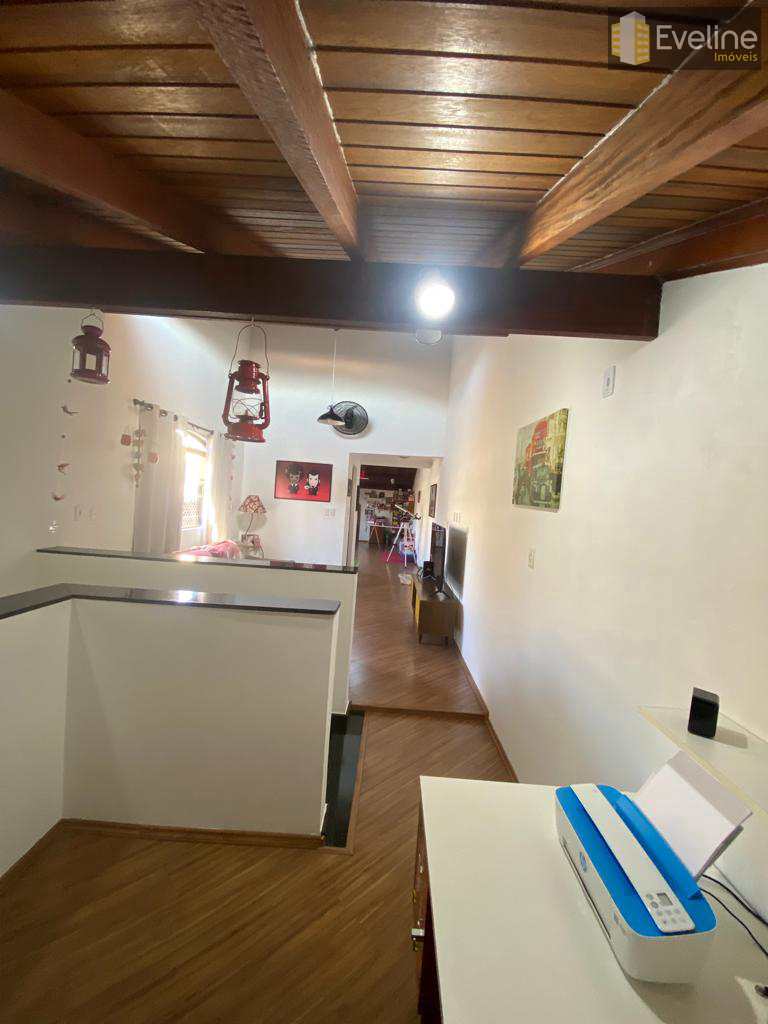 Casa à venda com 2 quartos, 125m² - Foto 2