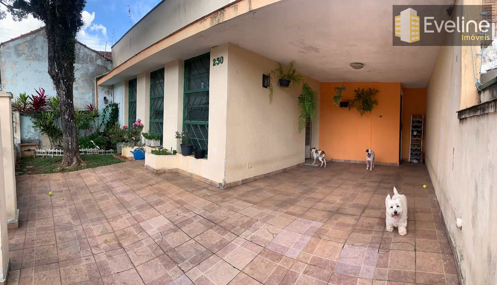 Casa à venda com 3 quartos, 220m² - Foto 1