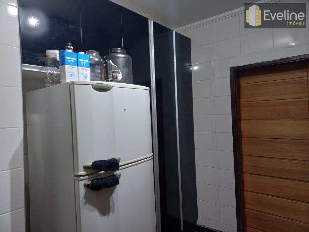 Casa de Condomínio à venda com 3 quartos, 218m² - Foto 3