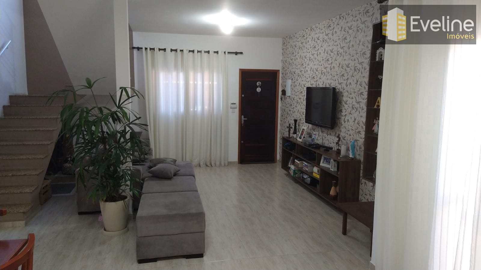 Sobrado à venda com 3 quartos, 180m² - Foto 1