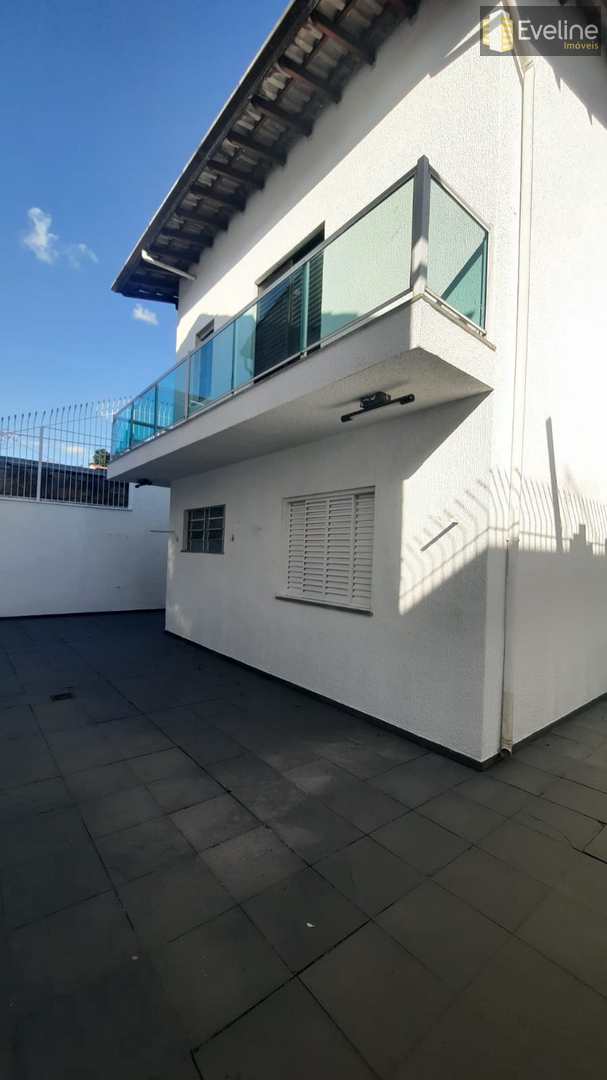 Casa à venda e aluguel com 4 quartos, 236m² - Foto 1