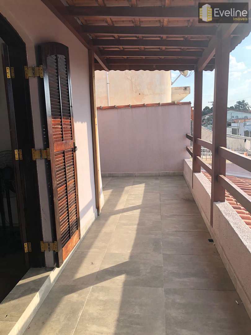 Casa à venda com 3 quartos, 176m² - Foto 1