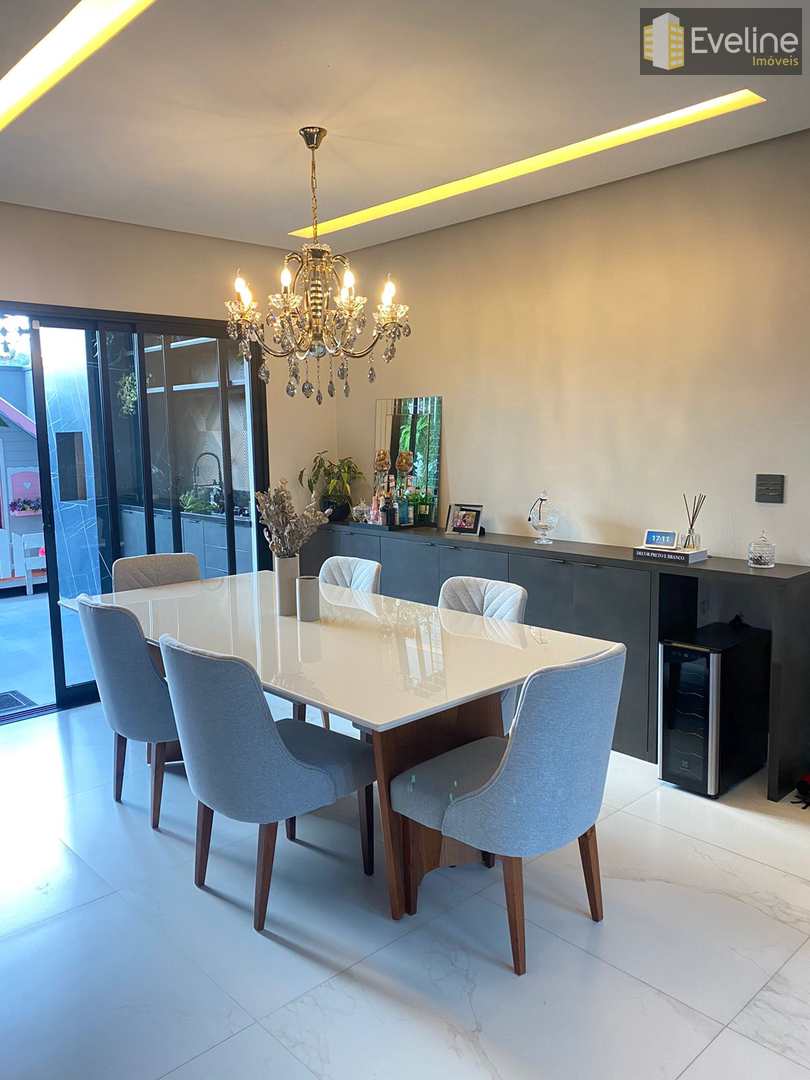 Casa à venda com 3 quartos, 149m² - Foto 1