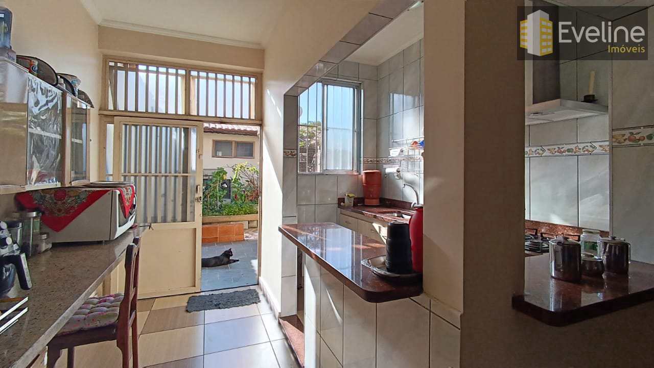 Casa à venda com 3 quartos, 300m² - Foto 10