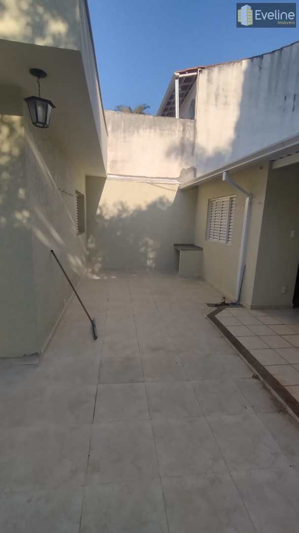 Casa à venda com 3 quartos, 331m² - Foto 16