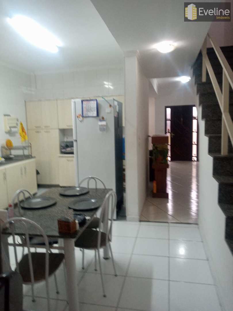 Sobrado à venda com 3 quartos, 200m² - Foto 3