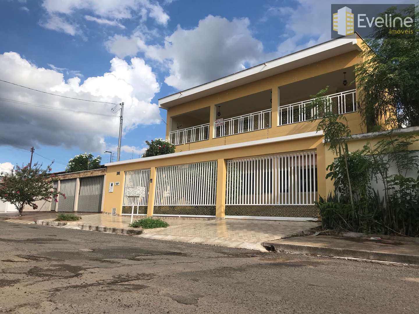 Sobrado à venda com 4 quartos, 480m² - Foto 1