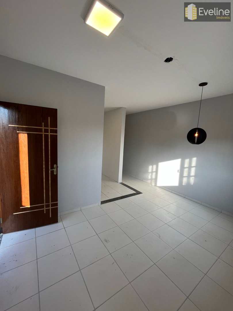 Casa à venda com 2 quartos, 158m² - Foto 2