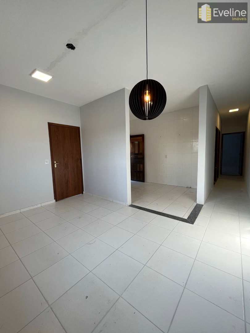 Casa à venda com 2 quartos, 158m² - Foto 1