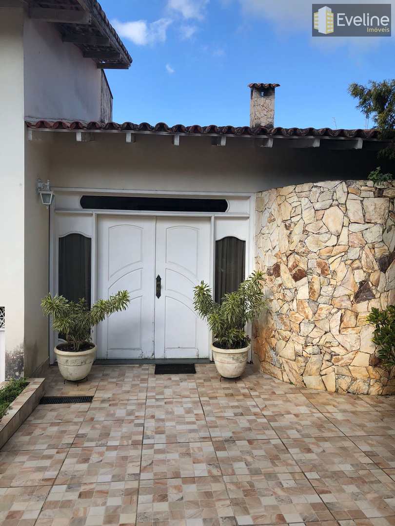 Casa à venda com 3 quartos, 607m² - Foto 1