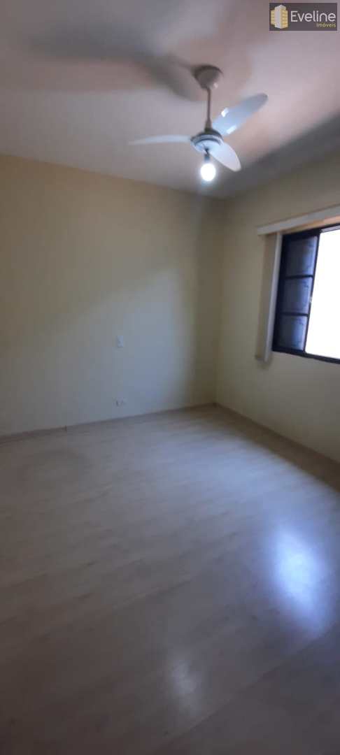 Casa para alugar com 4 quartos, 150m² - Foto 14