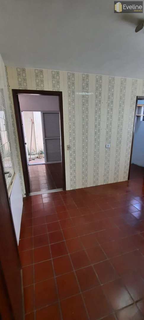 Casa para alugar com 4 quartos, 150m² - Foto 26