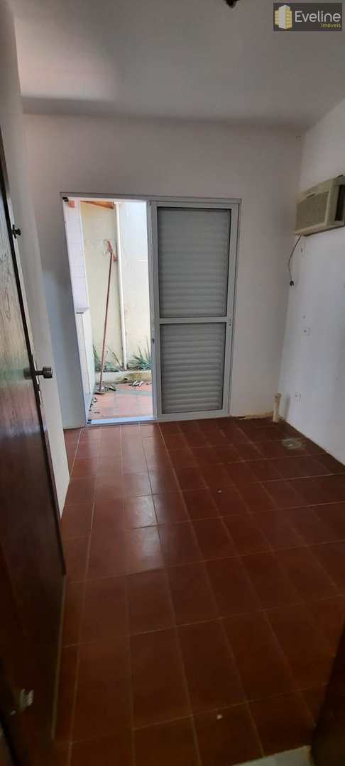 Casa para alugar com 4 quartos, 150m² - Foto 27