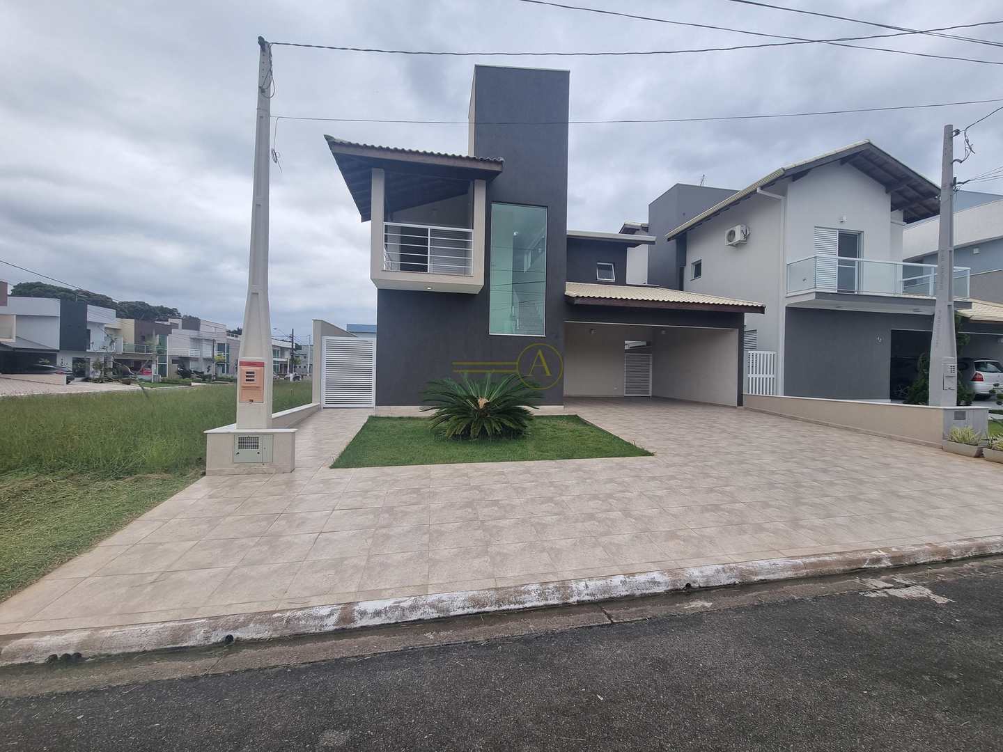 Sobrado à venda com 4 quartos, 250m² - Foto 2