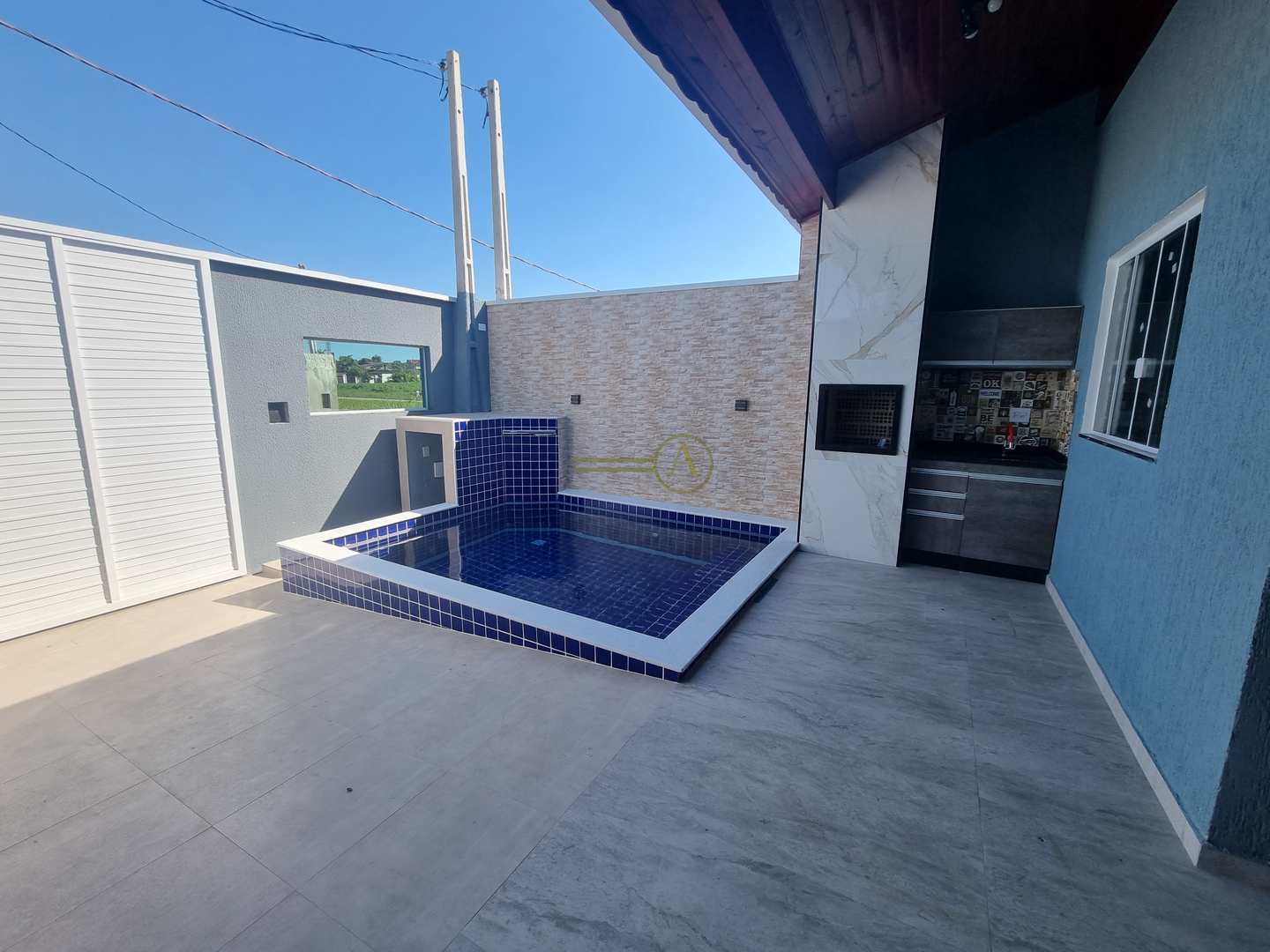 Casa à venda com 2 quartos, 88m² - Foto 2