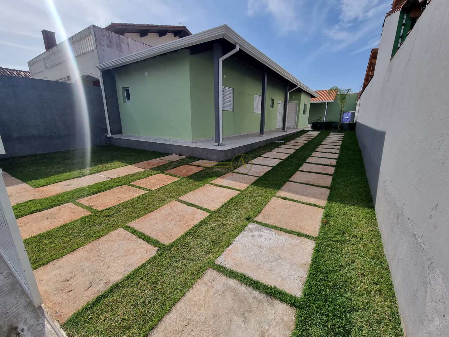 Casa à venda com 3 quartos, 65m² - Foto 2