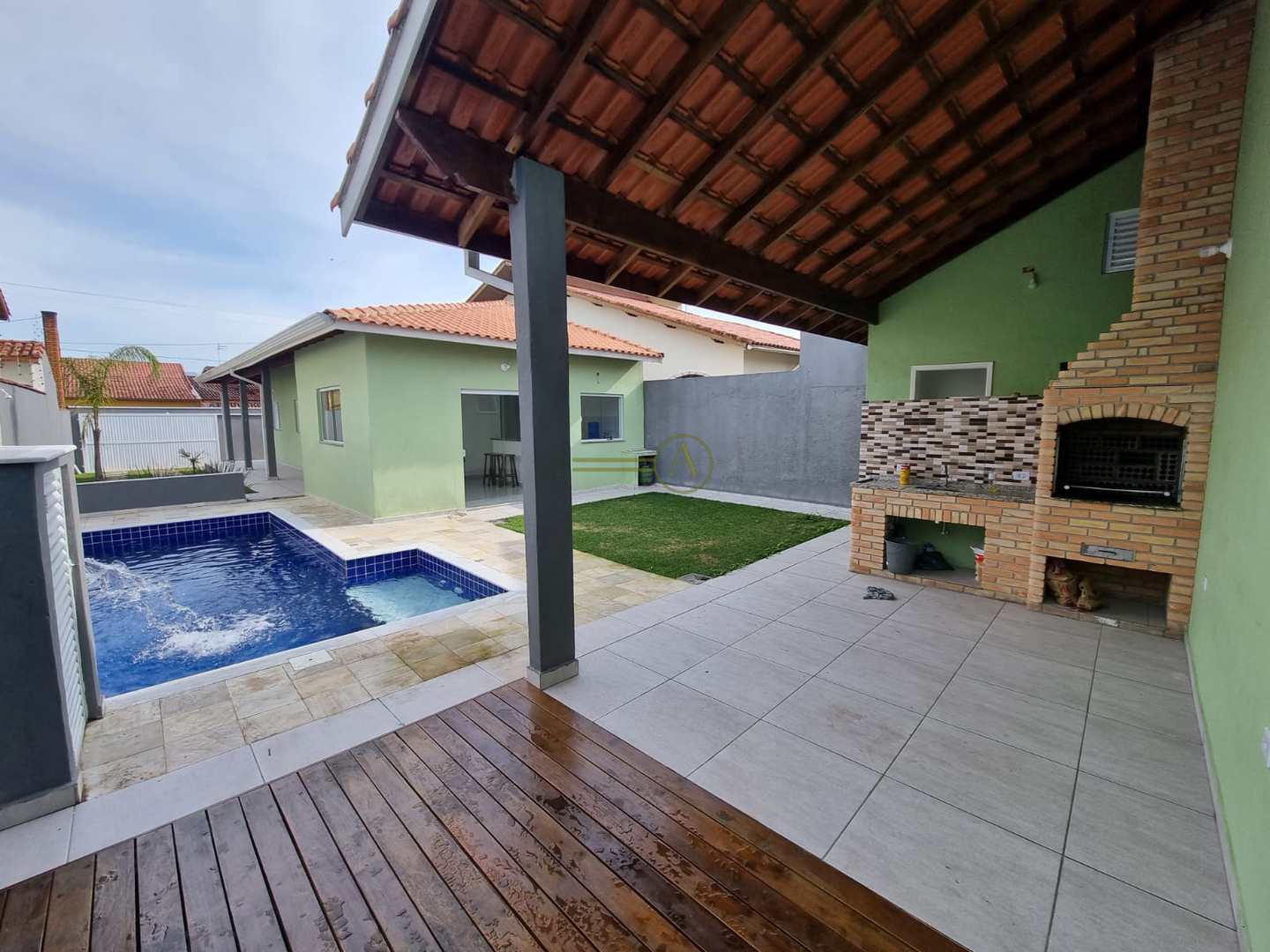 Casa à venda com 3 quartos, 65m² - Foto 1