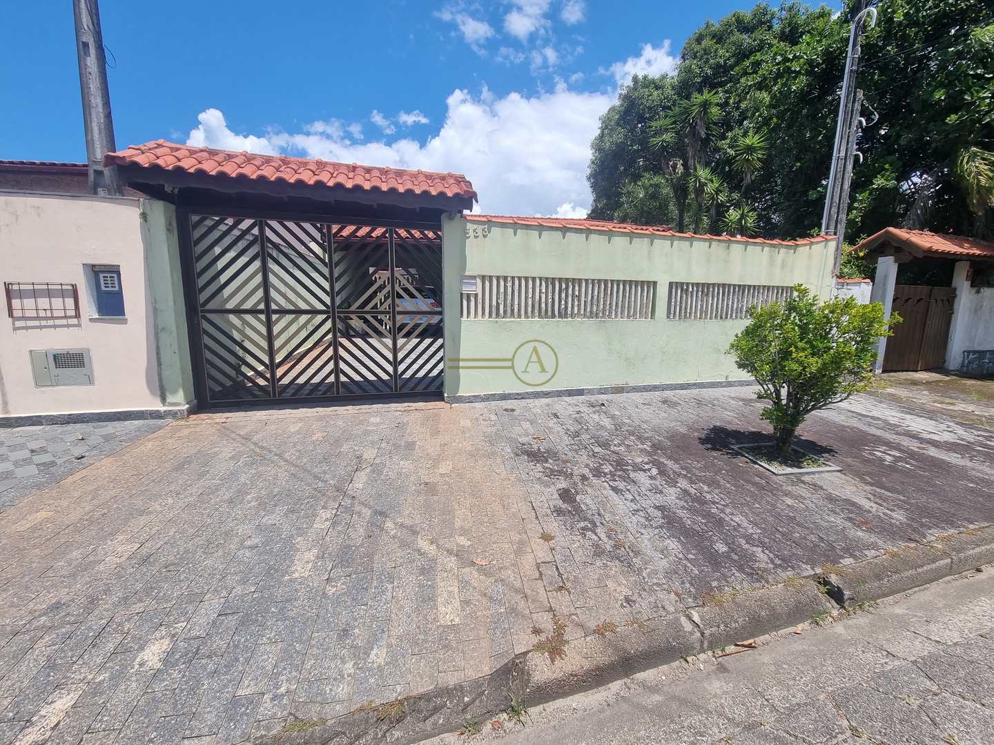 Casa à venda com 4 quartos, 164m² - Foto 1