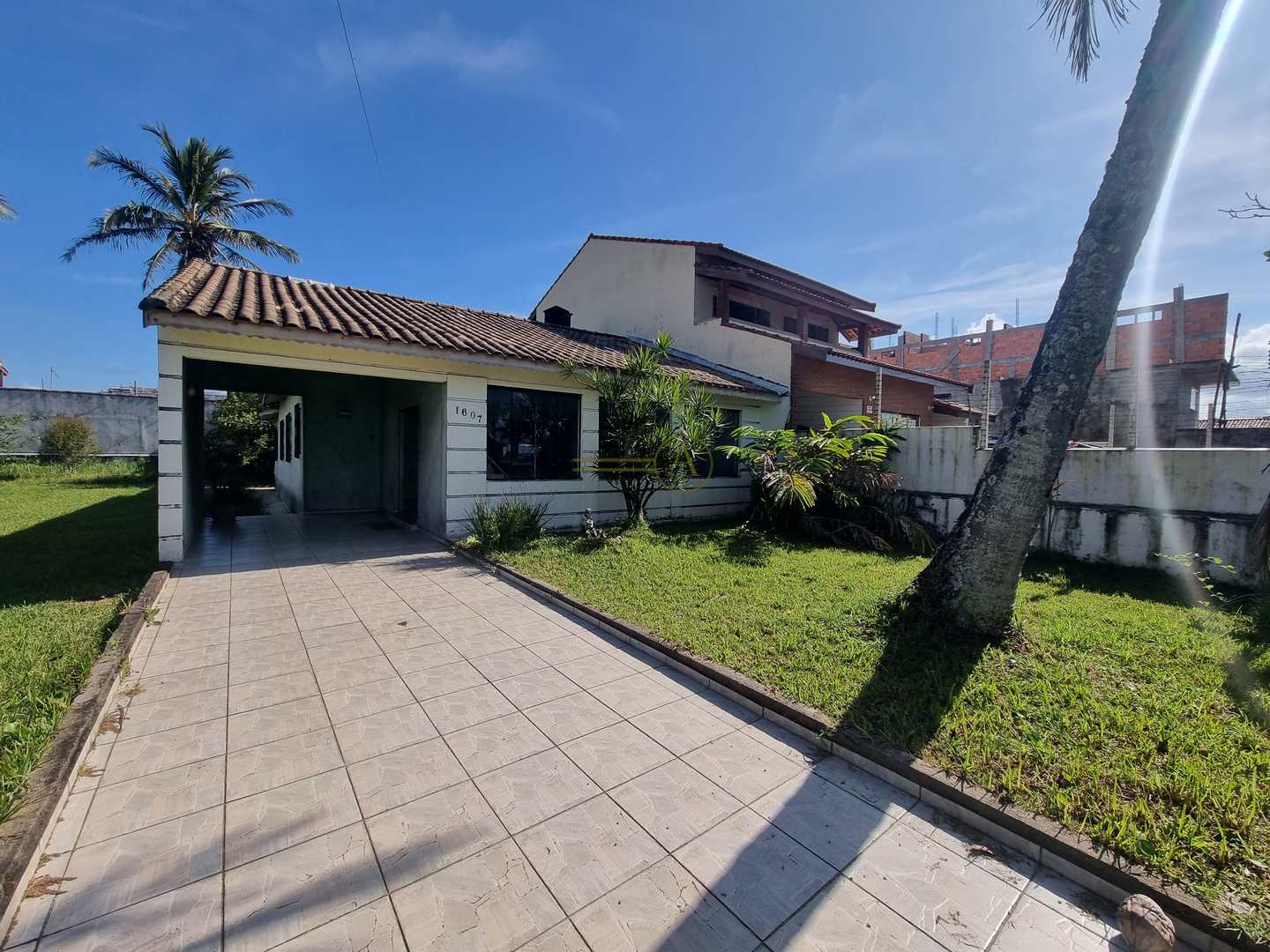 Casa à venda com 4 quartos, 243m² - Foto 2