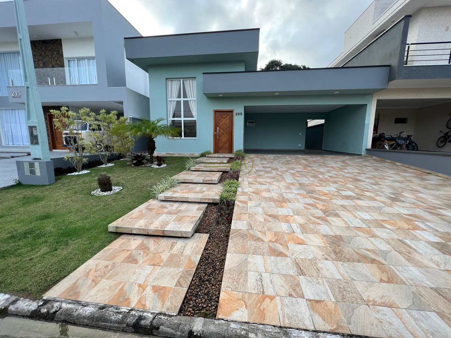 Casa de Condomínio à venda com 3 quartos, 150m² - Foto 1