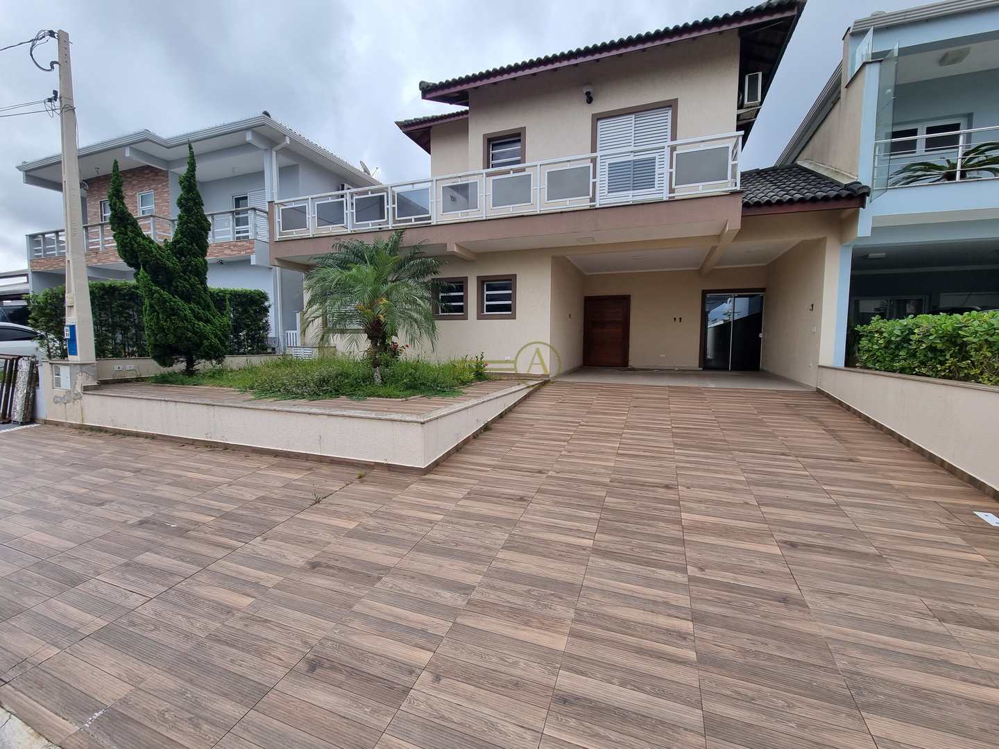 Sobrado à venda com 4 quartos, 260m² - Foto 1