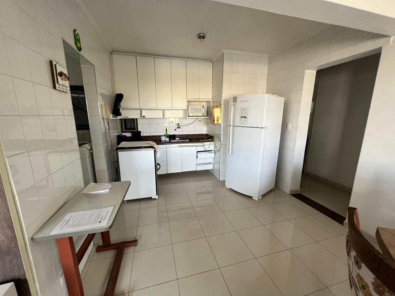 Apartamento à venda com 3 quartos, 121m² - Foto 3