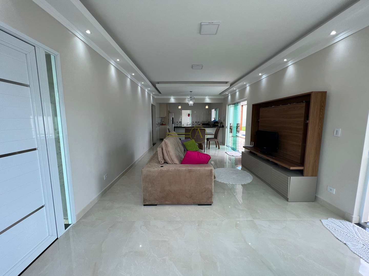 Casa à venda com 4 quartos, 200m² - Foto 4